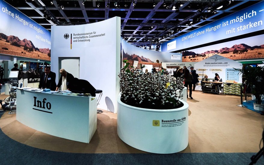 BMZ-Gruenewoche-Messestand-super